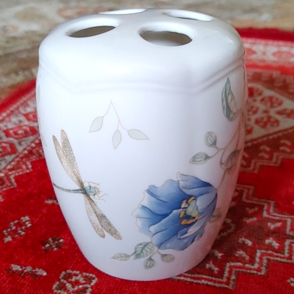 Porcelain 4 place floral garden toothbrush holder. Butterfly meadow by Lenox.